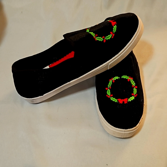 COPY - Isaac Mizrahi Womens Christmas Wreath Black Velvet Slip on Sneaker Sz 9,… - Picture 2 of 5